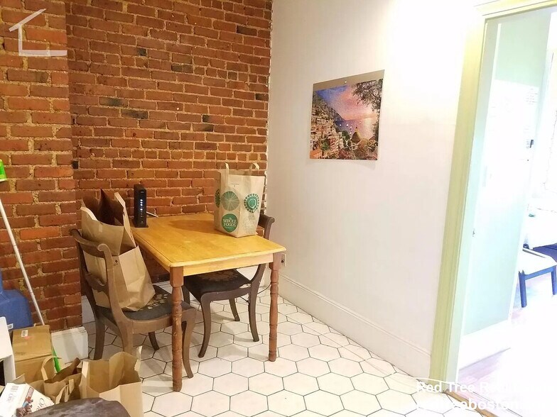 Building Photo - 56 Park Vale Ave