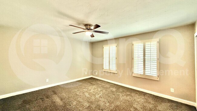 Building Photo - 2502 E Sahuaro Dr