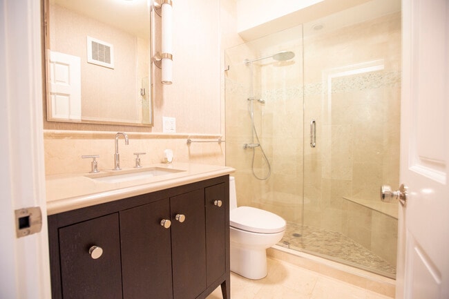 Building Photo - 1870 Jackson St