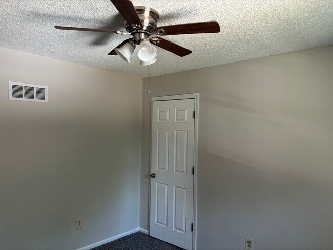 Building Photo - 28th Terrace Duplex