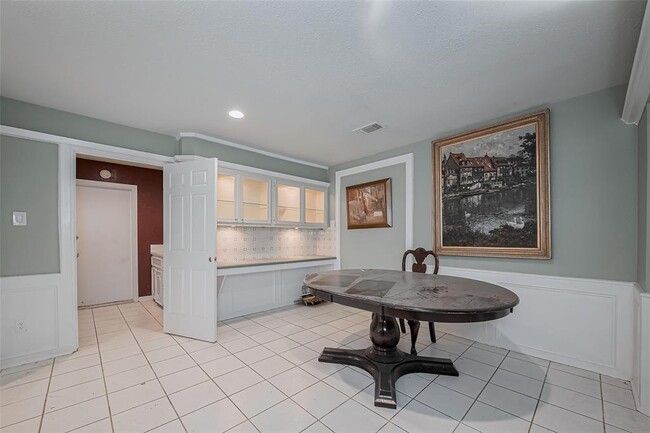 Building Photo - 4015 Black Locust Dr