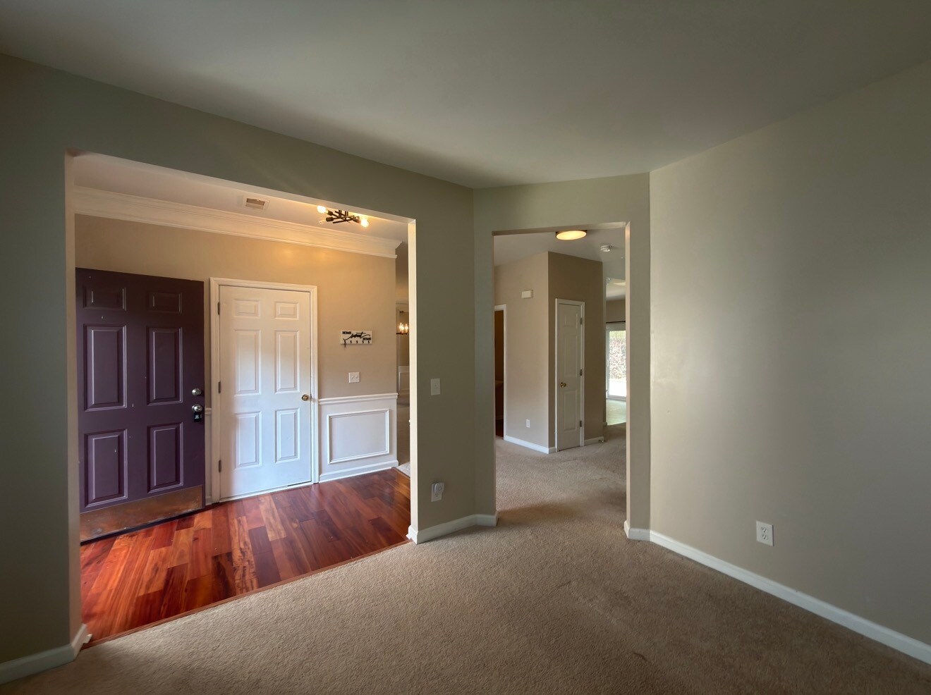 Building Photo - 1570 Valley Club Dr