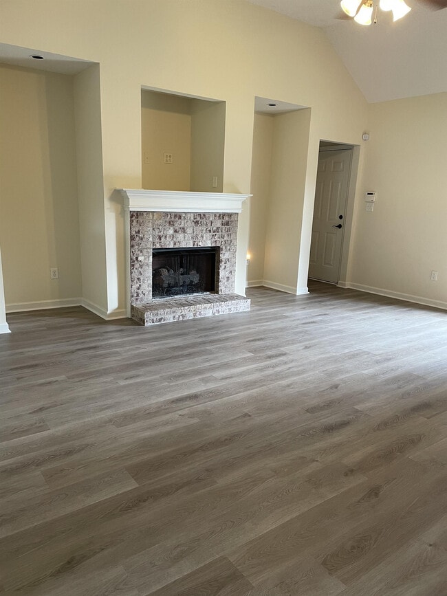 Building Photo - 1117 E Cortona Cir