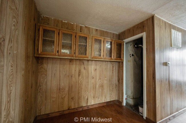 Building Photo - "Charming 1-Bedroom Retreat in Kokomo – Co...