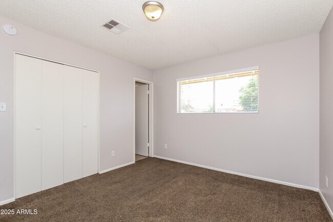 Building Photo - 8435 W Heatherbrae Dr