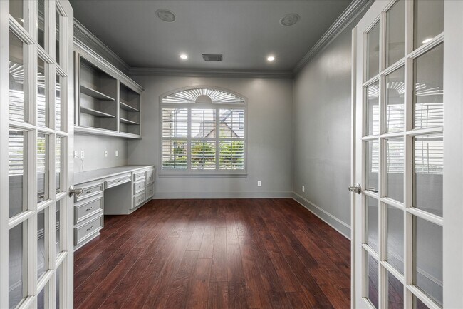 Building Photo - 1119 Gardencrest Ln