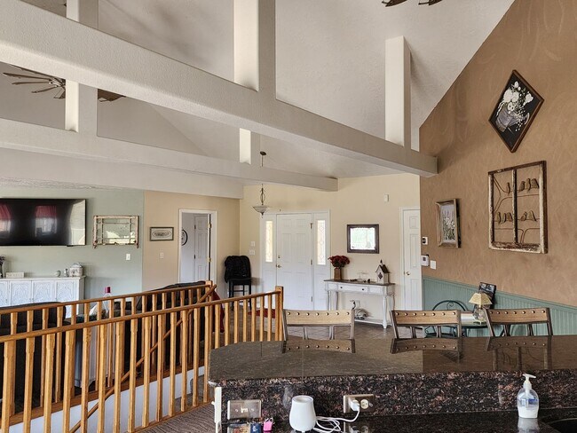 Building Photo - Gorgeous Home