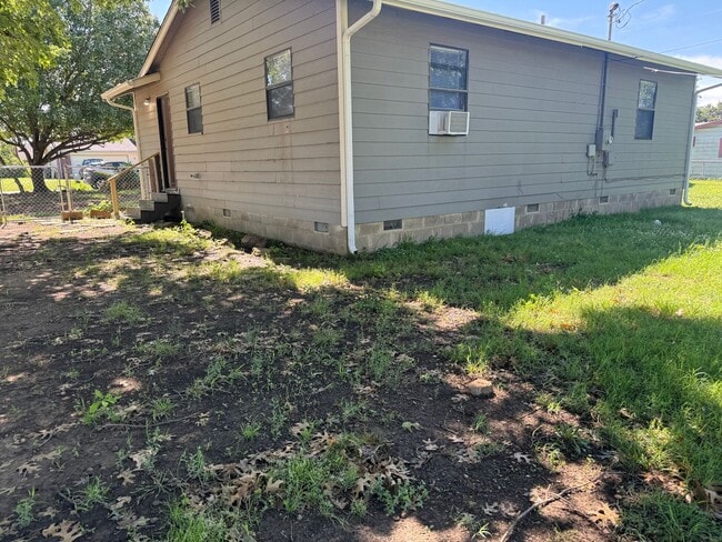 Building Photo - Cozy 3 Bedroom 1 bathroom home in Sapulpa! Pet Friendly