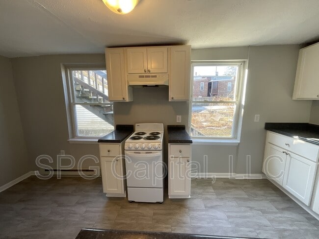 Building Photo - 317 S Main St