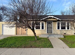 Building Photo - 2 Bed 1 Bath w/ garage & laundry