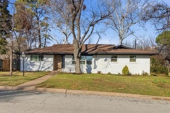 Building Photo - 1509 University Dr