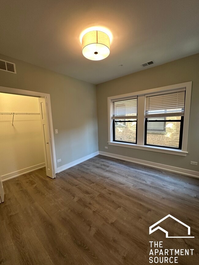 Building Photo - 1002 Crain St