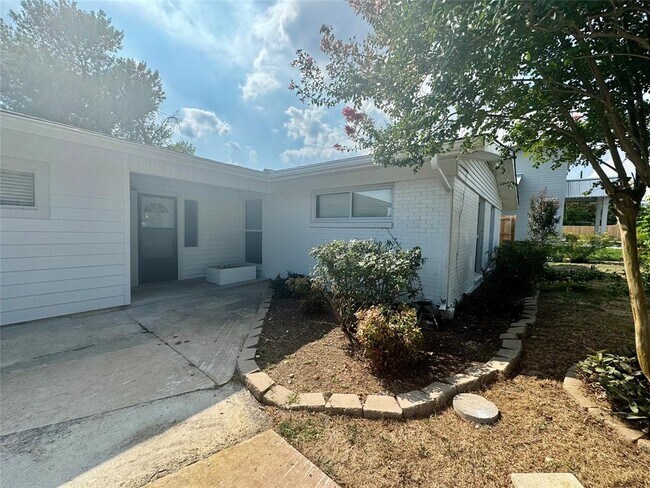 Building Photo - 3800 Tower View Ct