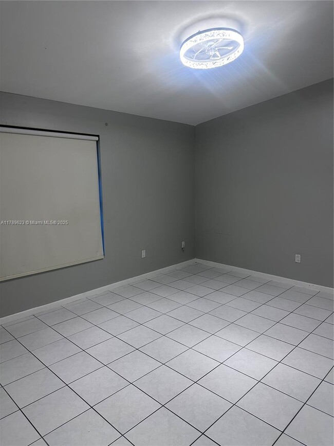 Building Photo - 9300 E Elm Ln