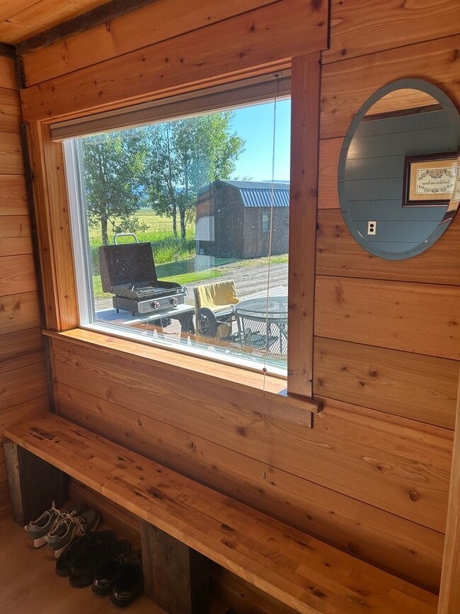 Building Photo - Farmhouse on 20 acres- Fully Furnished Ava...