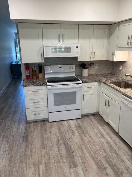 Building Photo - 2469 Franciscan Dr
