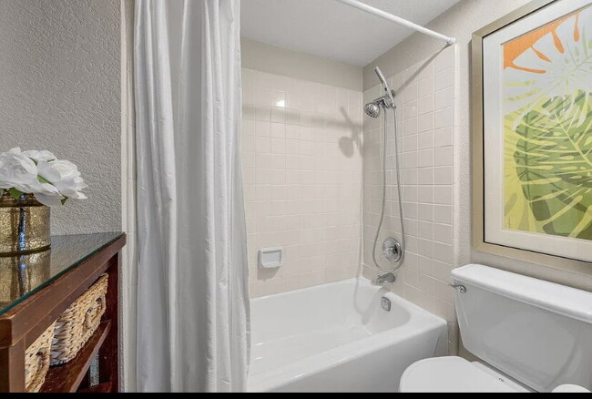 Building Photo - Move in and enjoy this amazingly located P...