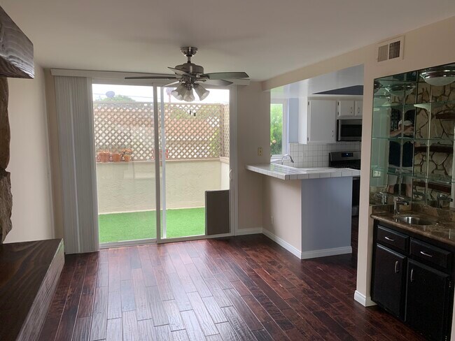 Dining area and kitchen - 1232 Stanford St