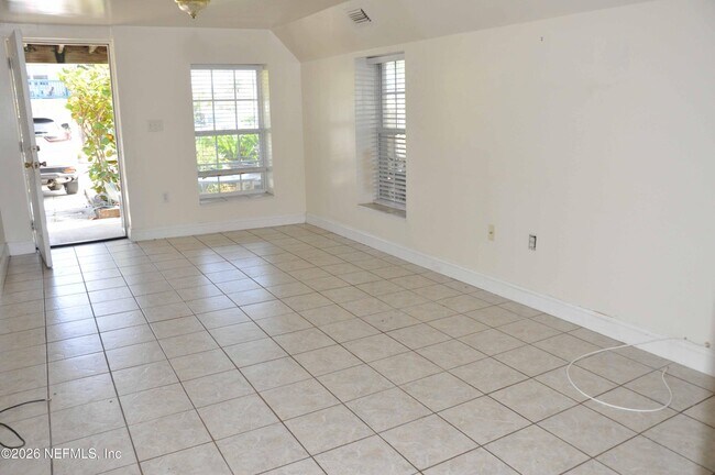 Building Photo - 127 7th St N