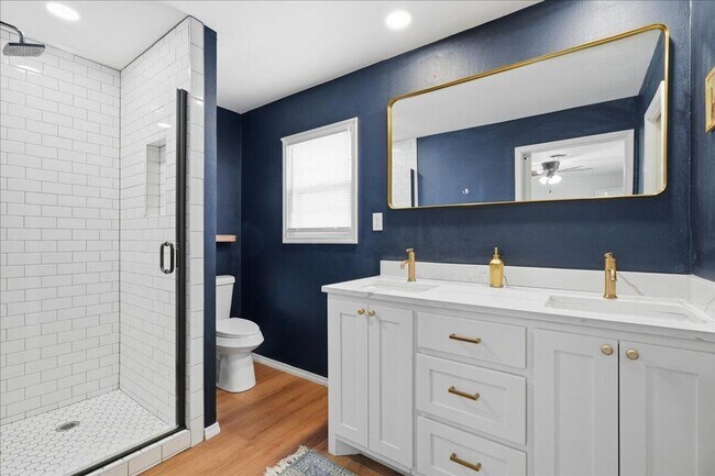 Building Photo - Charming one-of-a-kind 4 Bedroom Home