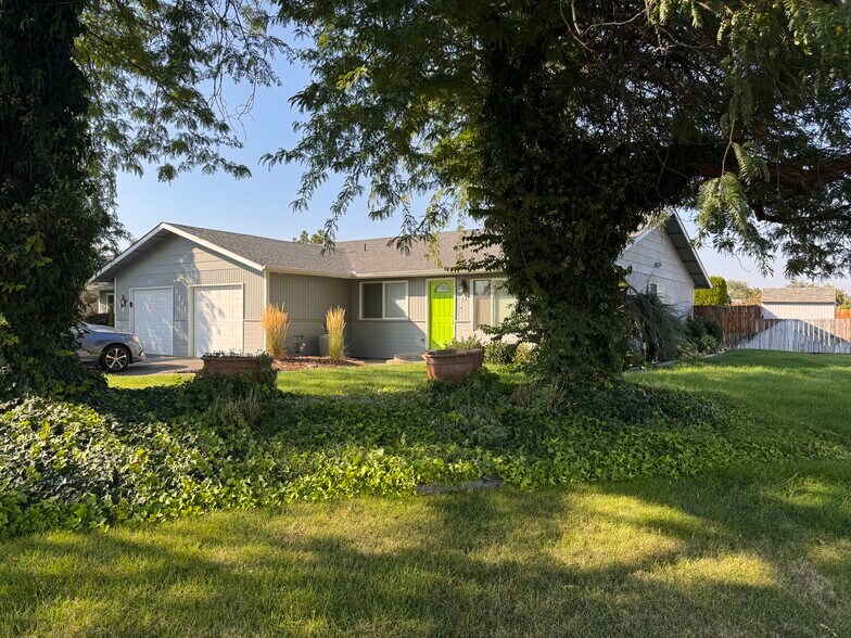 Building Photo - 4301 W Viola Ave