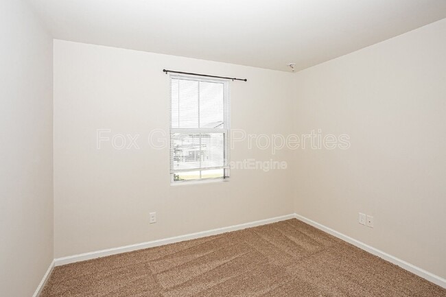 Building Photo - 160 Browband St