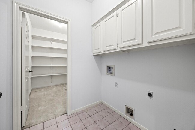Building Photo - 4215 Valley Glade Dr