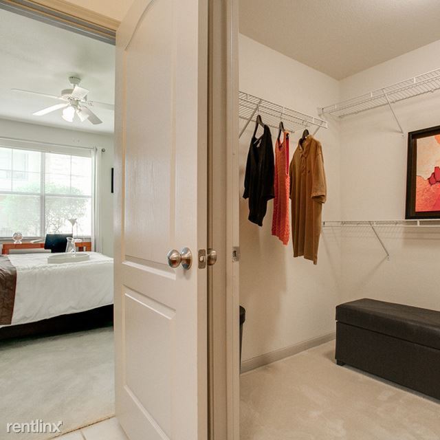 Building Photo - 1 br, 1 bath Apartment - 10701 S 1st St 700