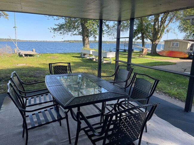 Building Photo - Immediate Move In- Fully Furnished Short T...