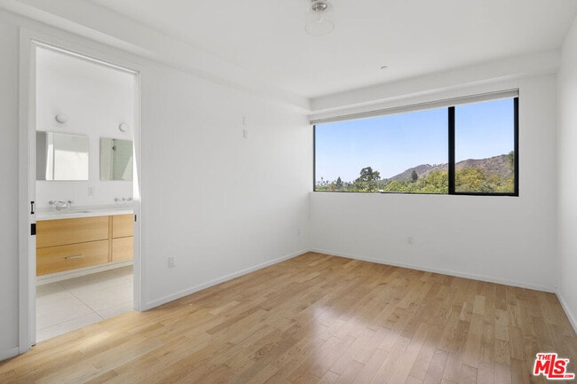 Building Photo - 1411 Roca Ln