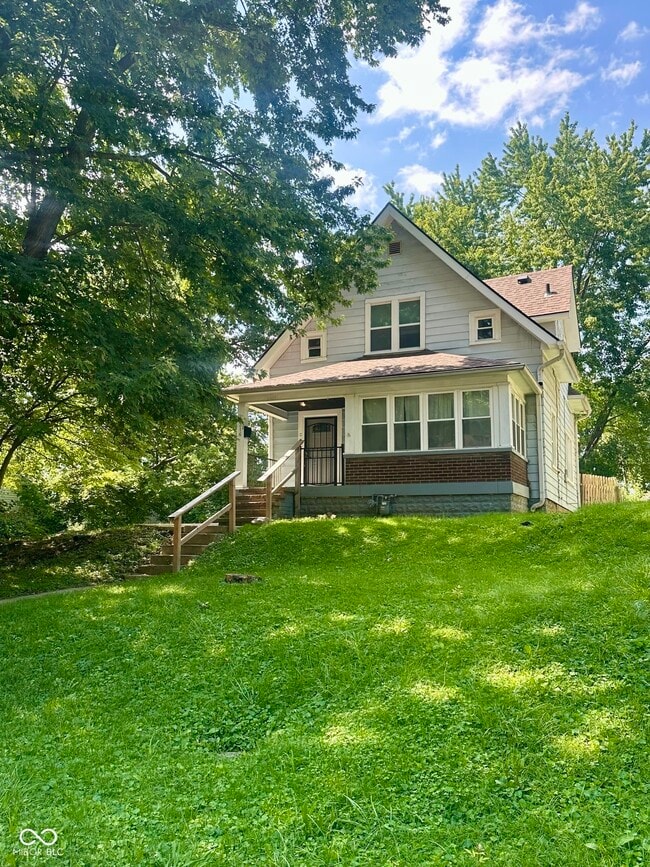 Building Photo - 2316 Coyner Ave