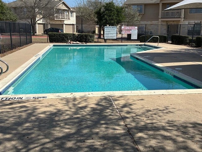 Building Photo - 9201 Brodie Ln