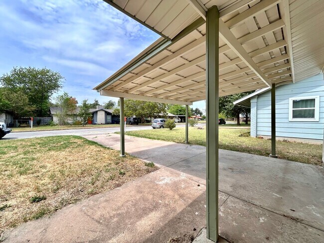 Building Photo - 4 Bed / 2 Bath Home with Covered Porch, Su...