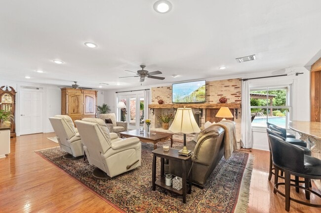 Building Photo - 1026 1/2 S Morgan Avenue