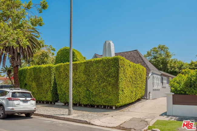 Building Photo - 542 N Sierra Bonita Ave