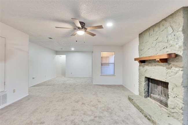 Building Photo - 2807 Firecrest Dr