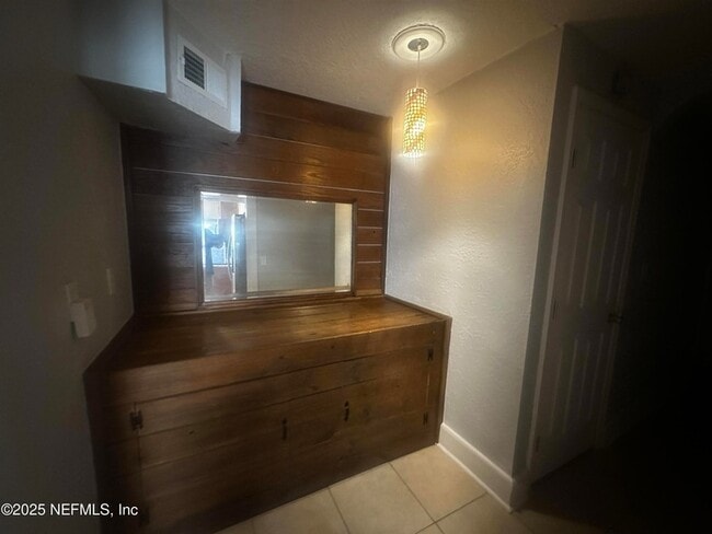 Building Photo - 2628 Myra St