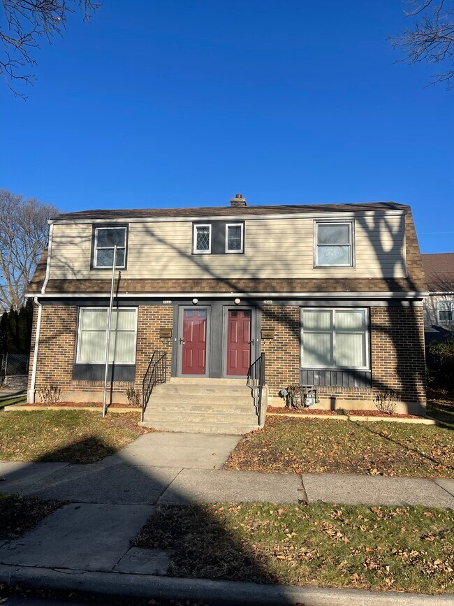 Primary Photo - 2646 S Linebarger Ter