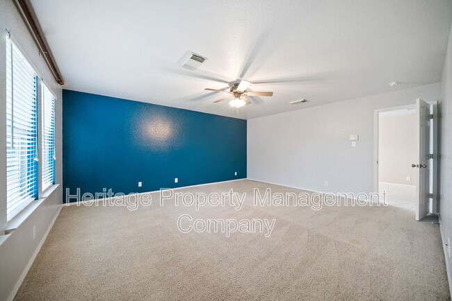 Building Photo - 136 Longhorn Way