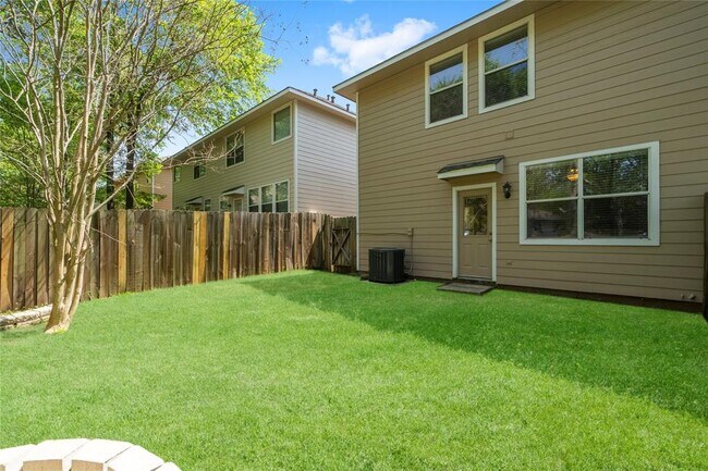 Building Photo - 15 Blue Creek Pl
