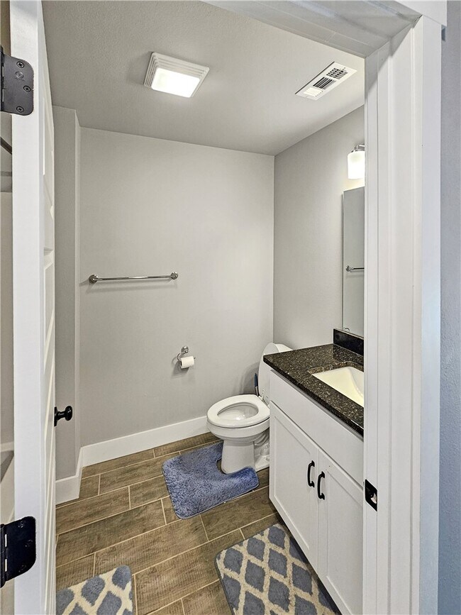 Building Photo - 2091 Bluebonnet Ln