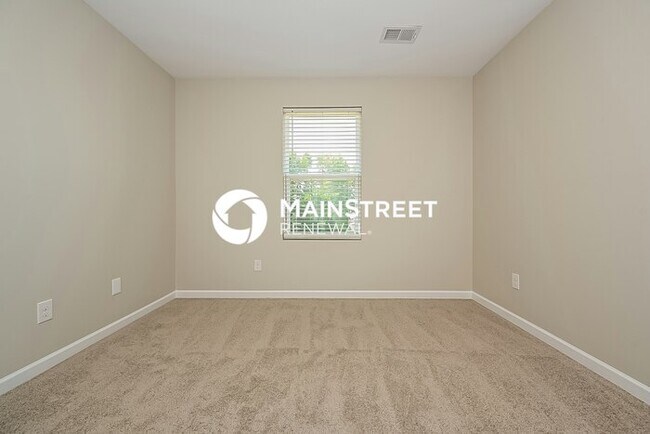 Building Photo - 3 Bedroom Pet-Friendly Home in Hampton, GA with Main Street Renewal