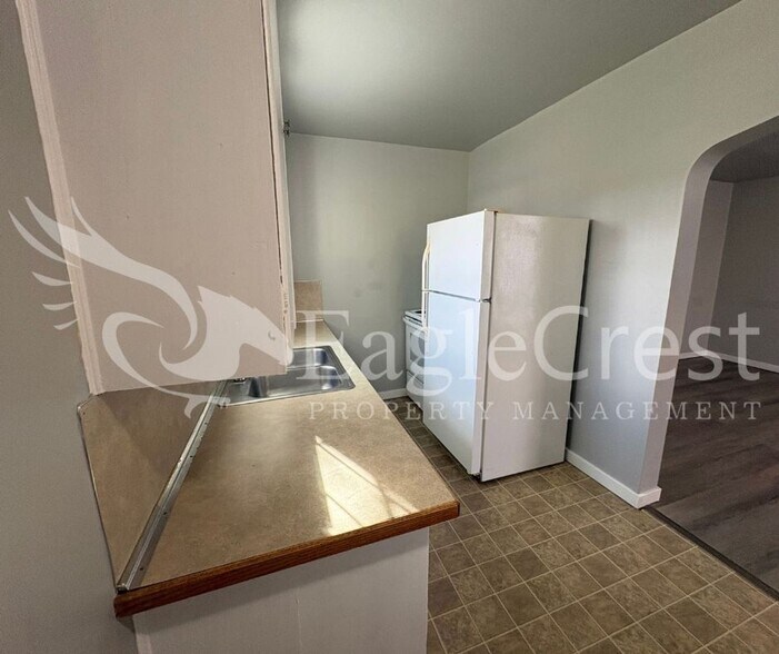 Building Photo - 401SUMACH