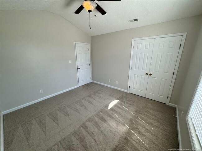 Building Photo - 300 Bubble Creek Ct