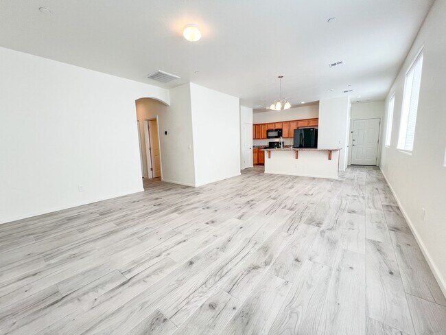 Building Photo - 1735 Pinon Dr