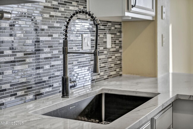 Building Photo - 9250 Lone Wolf Cir