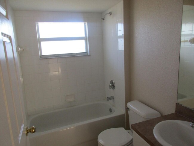 Building Photo - 3303 SW 8th Ct