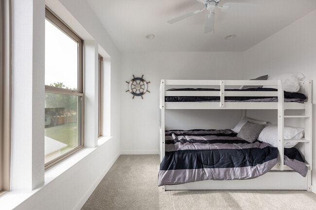 Building Photo - 1940 Green Hill Dr