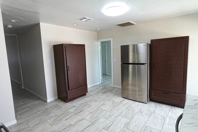 Building Photo - 8102 N 30th Dr