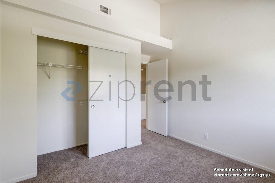 Building Photo - 1936 Lake View Pl